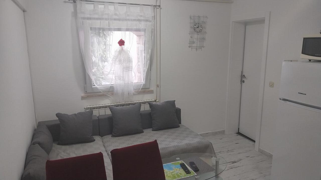 Ferienwohnung Jan 2 Pula Exterior foto